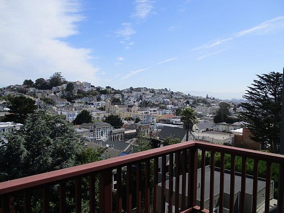 View over Noe Valley to the SF Bay
