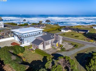 1235 7th St SW, Bandon, OR 97411