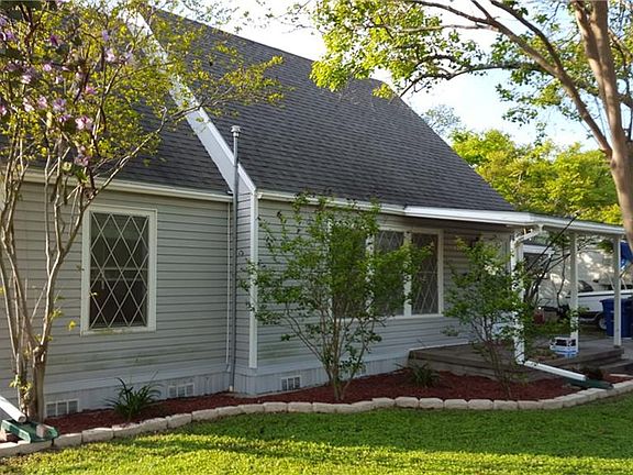 3rd image of 1209 Logan Ave