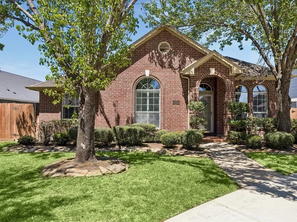 608 Brad Ct, Webster, TX 77598