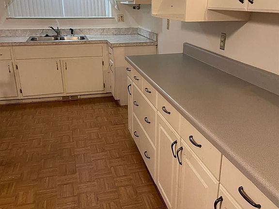 2nd image of 8652 Pine Ct