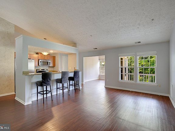 3rd image of 618 Belle Dora Ct
