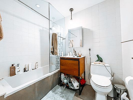 4th image of 740 De Kalb Ave #202