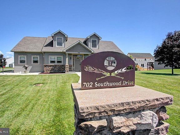 2nd image of 702 Southwood Dr