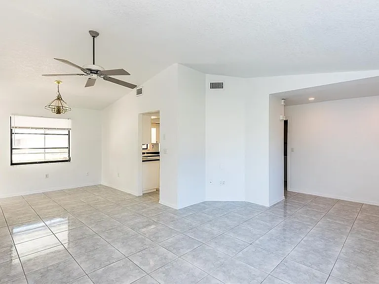 838 Jarvis St — Photo 6