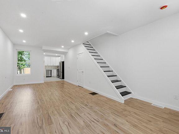 4th image of 5011 Beaumont Ave