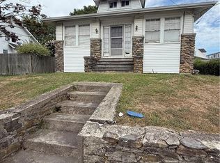 117 W Main Rd, Middletown, RI 02842