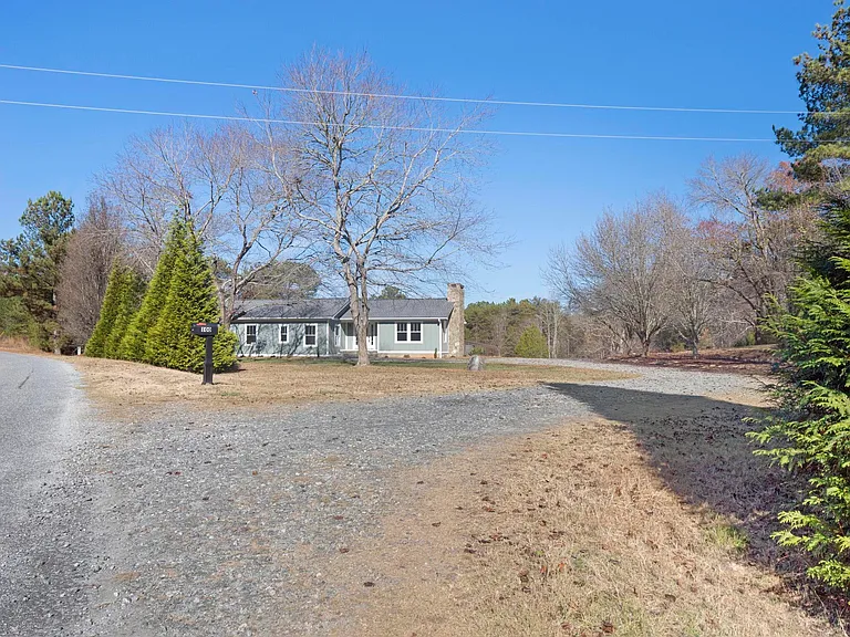100 Gilbert Rd — Photo 33