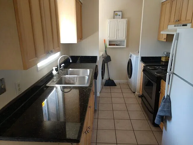 2 bed, 750 sqft, $1,600 — Photo 2