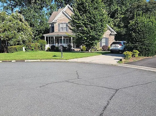 424 Southern Woods Dr, Winston Salem, NC 27107