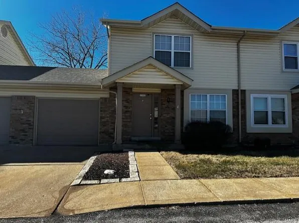 1505 Summergate Pkwy, Saint Charles, MO 63303