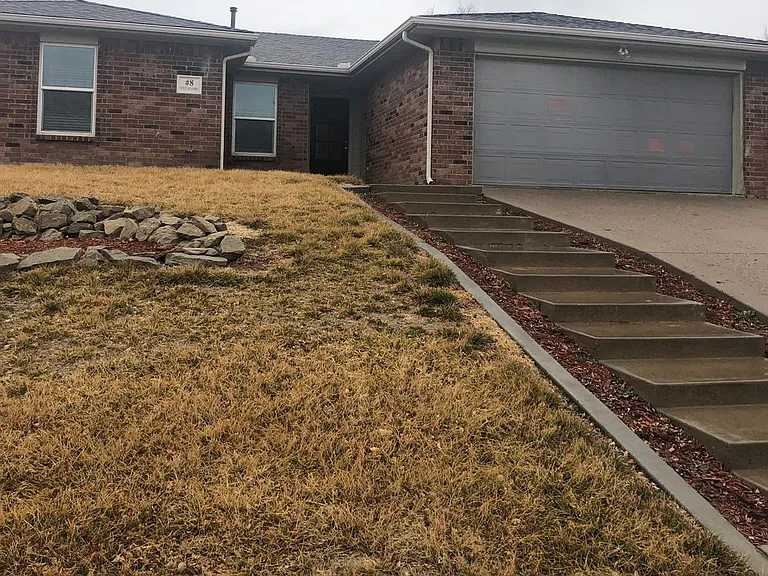 8 Windy Meadow Ln — Photo 1