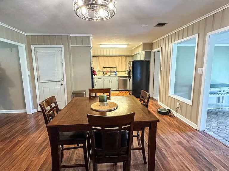 1605 Captain Shreve Dr — Photo 4