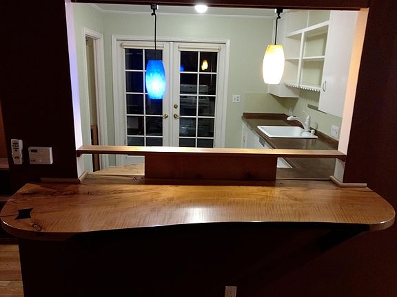 Breakfast bar to Kitchen