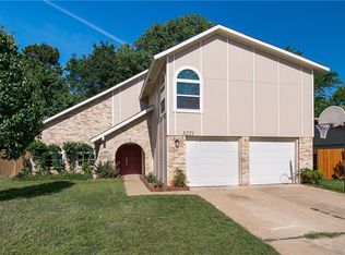 3221 Hickory Ct, Bedford, TX 76021