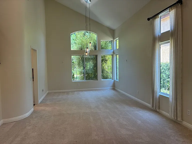 585 Mindenvale Ct — Photo 2