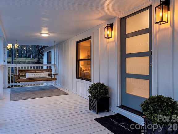 4th image of 2 Shady Oak Ln