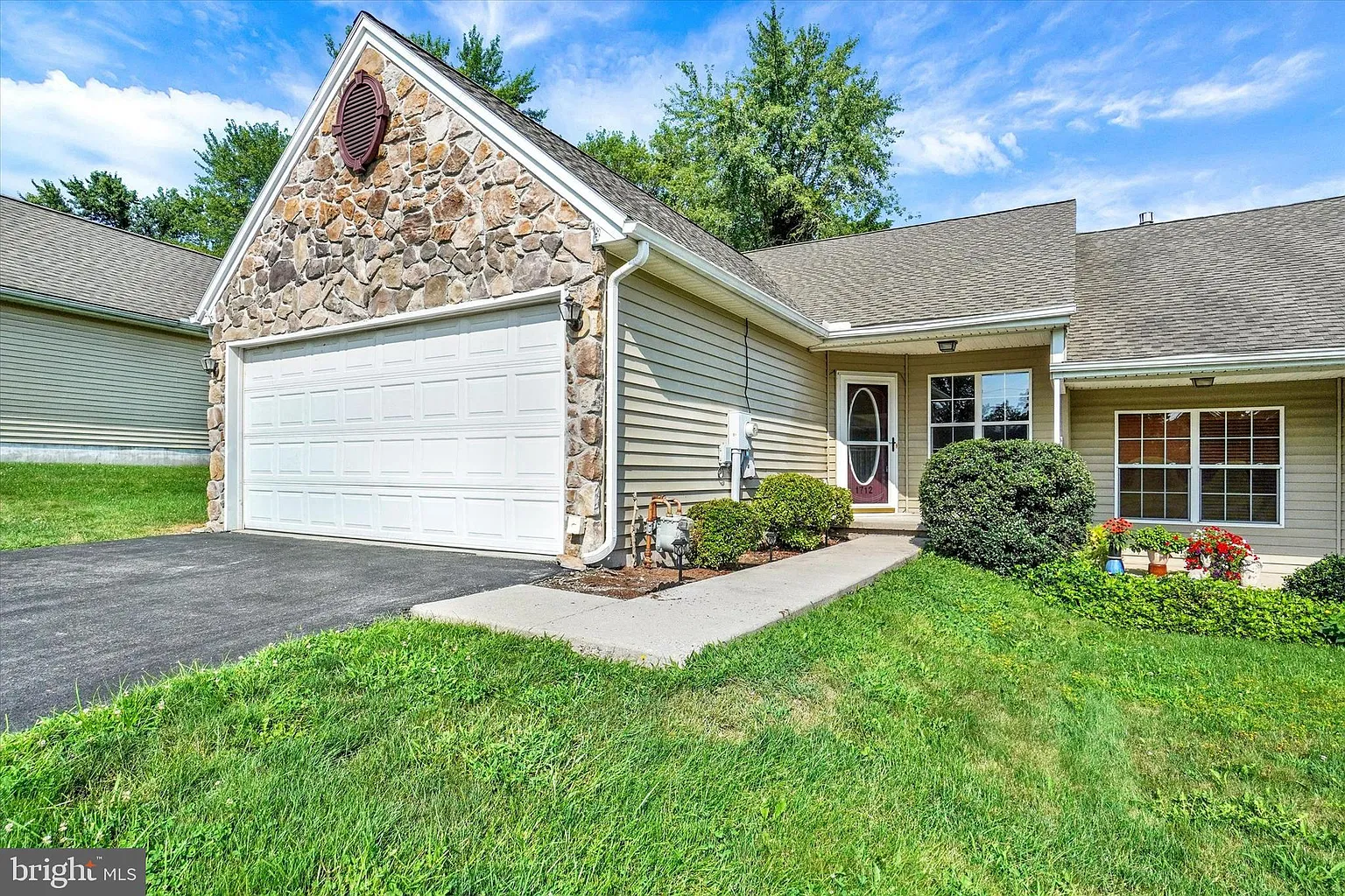 1712 Boxwood Ct photo 1