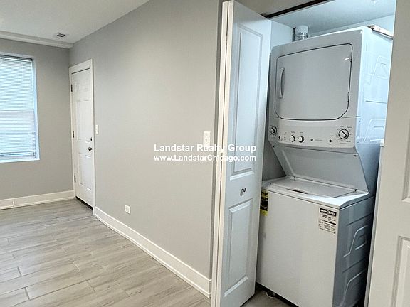 2nd image of 926 W 32nd Pl