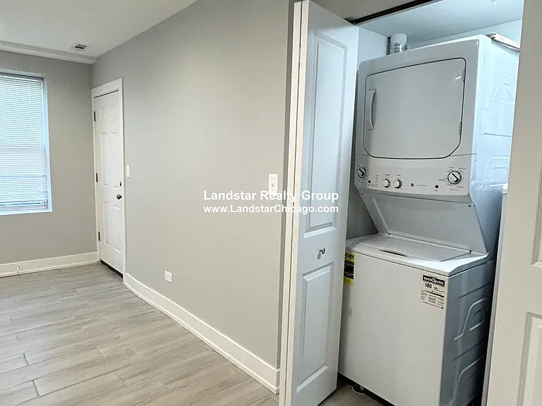 926 W 32nd Pl #BR — Photo 2