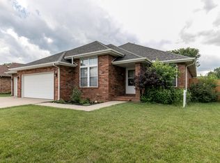 513 Clover Ct, Nixa, MO 65714