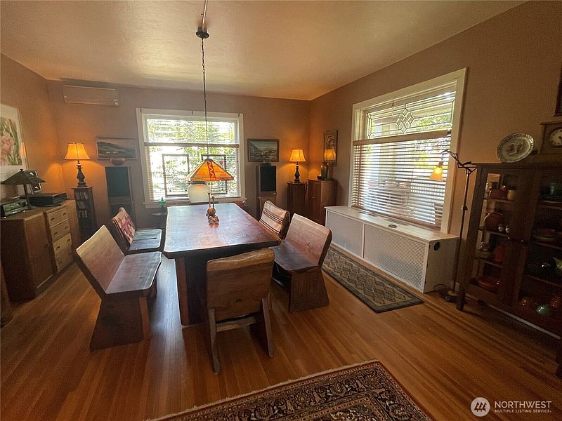 5th image of 213 N 2nd Street