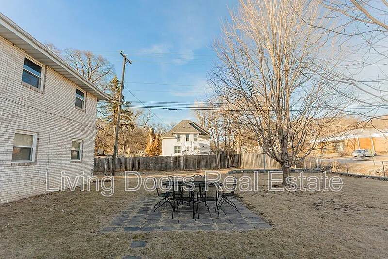 3 bed, 1.0 bath, 1000 sqft, $995 — Photo 4