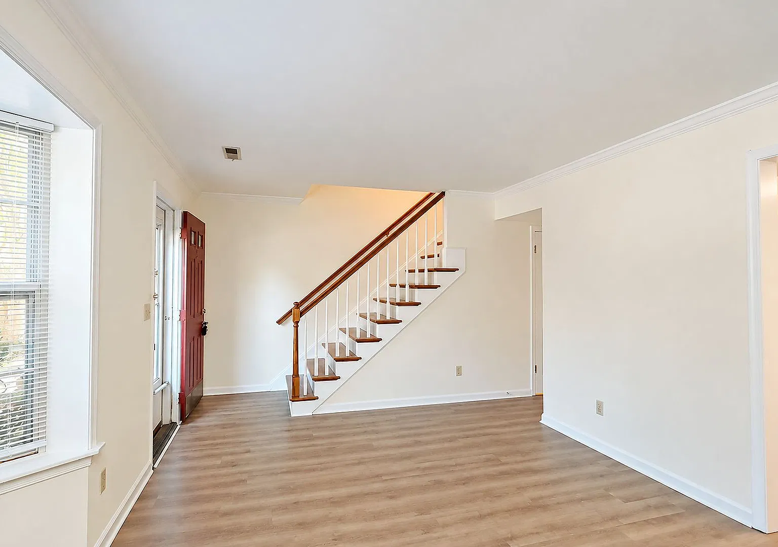 Move-In Ready Duplex with New Flooring & Appliances! — Photo 3