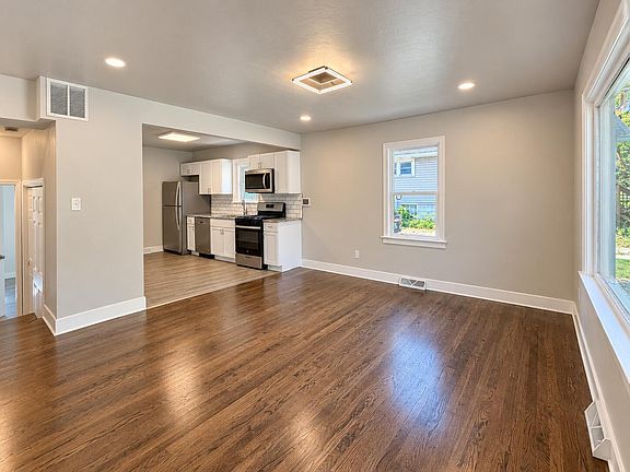 5th image of 1407 E Elm St