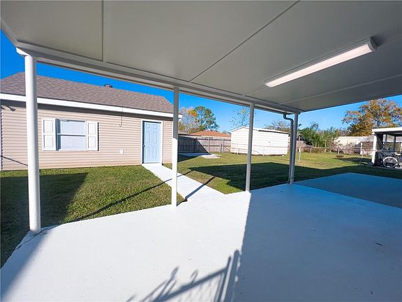 4th image of 2760 Russell Dr