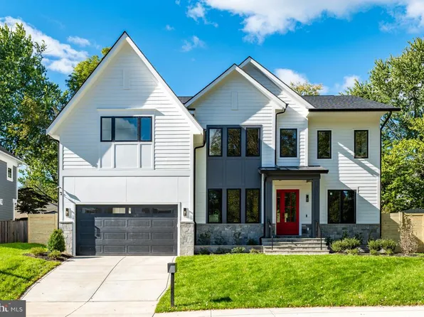 912 Hillcrest Dr SW, Vienna, VA 22180