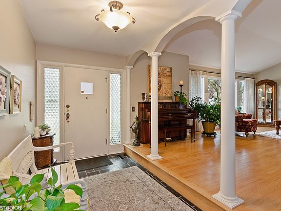 2nd image of 608 S Kennicott Ave