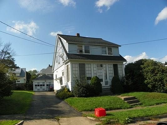 2nd image of 106 Tew St