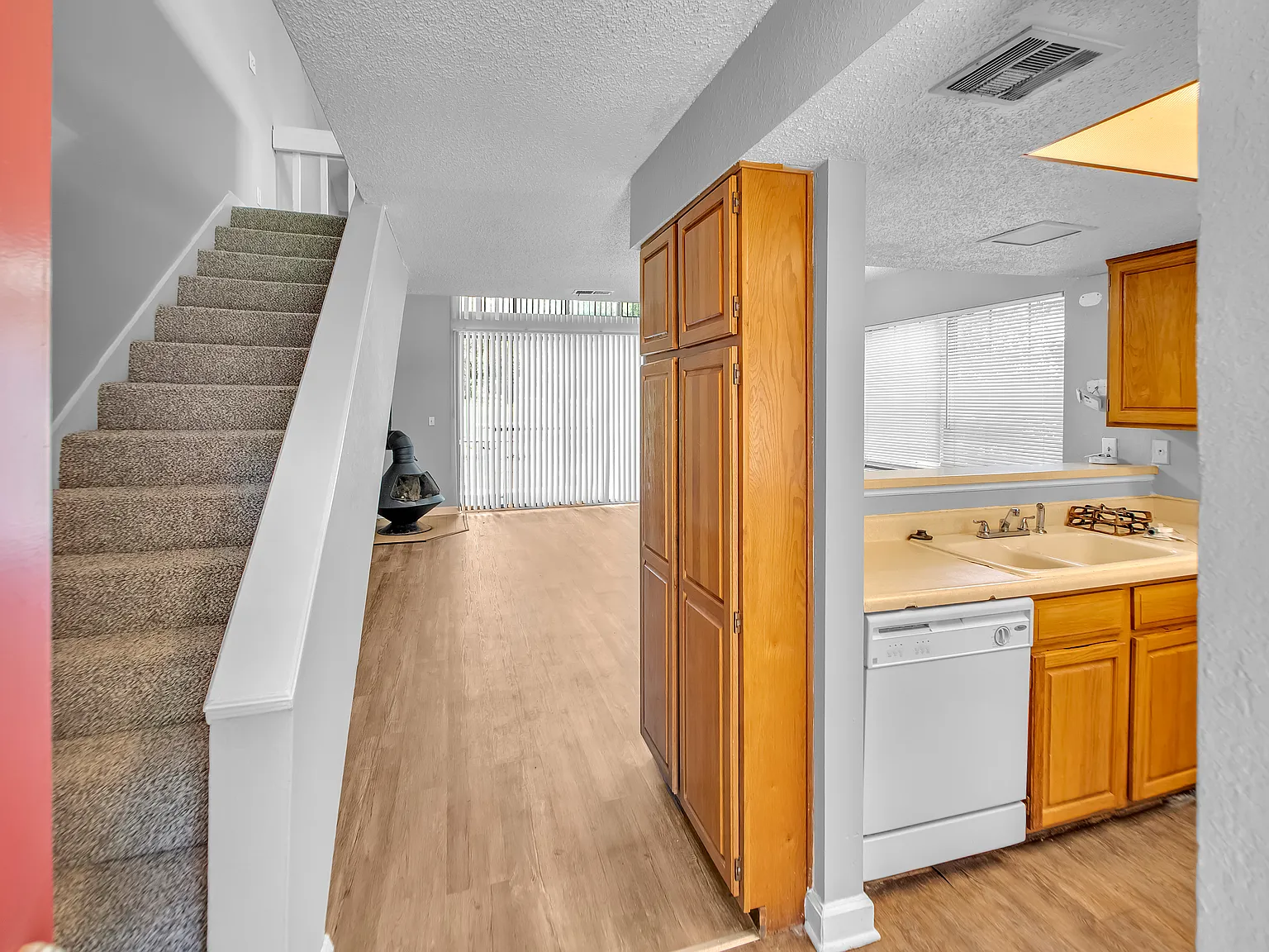 1 bed, 963 sqft, $975 — Photo 1
