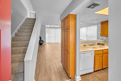 2230 W Newton St Photo 1