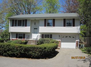 7 Stuart Dr, Old Greenwich, CT 06870