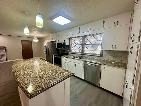 3rd image of 2125 Edgemont Dr