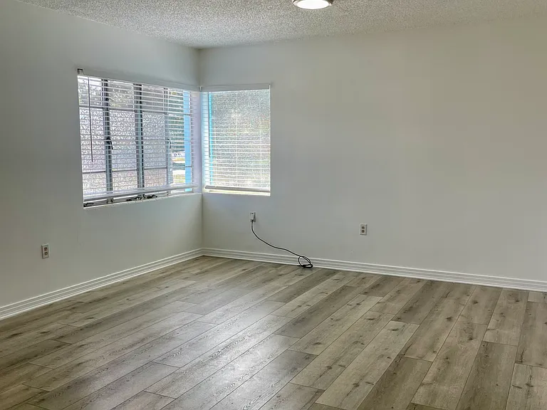 108 Barton Ave #A — Photo 4