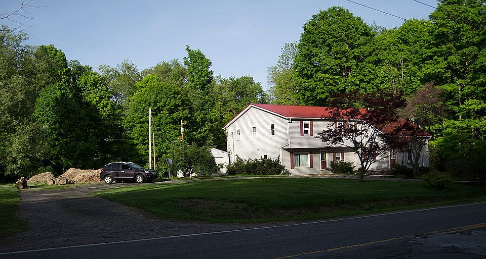 2nd image of 15009 Main St