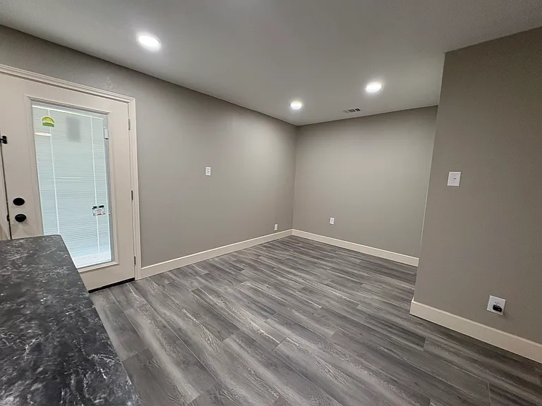 714 Upland Ln — Photo 8