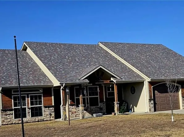 1001 Orchid St, Garden City, MO 64747