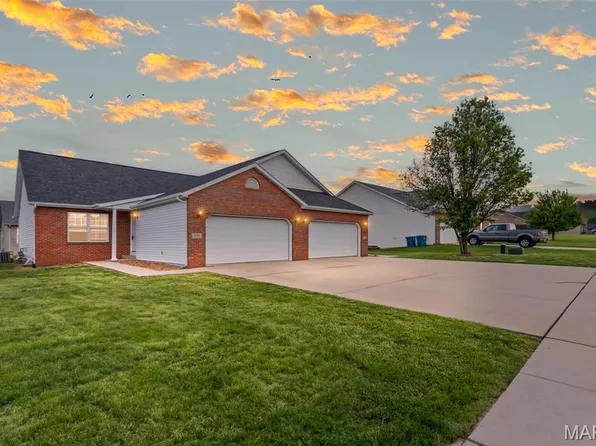 150 Field Crossing Dr Unit A, Highland, IL 62249