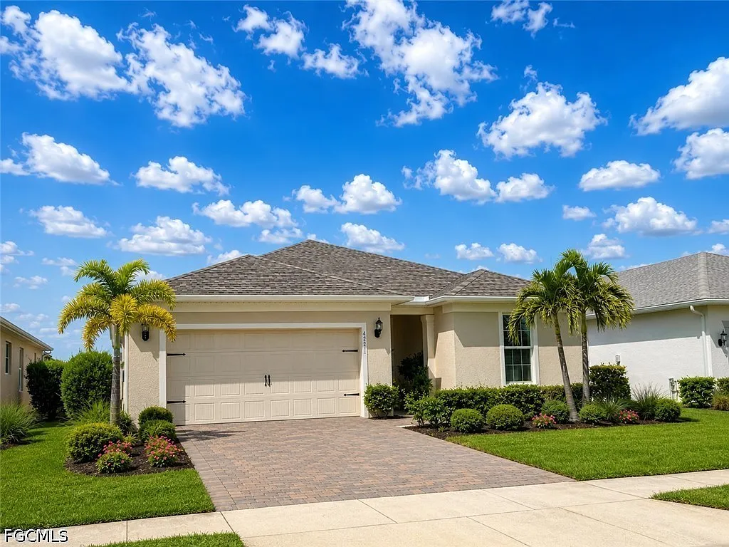 3 bed, 2.5 bath, 2084 sqft, $3,400 — Photo 2