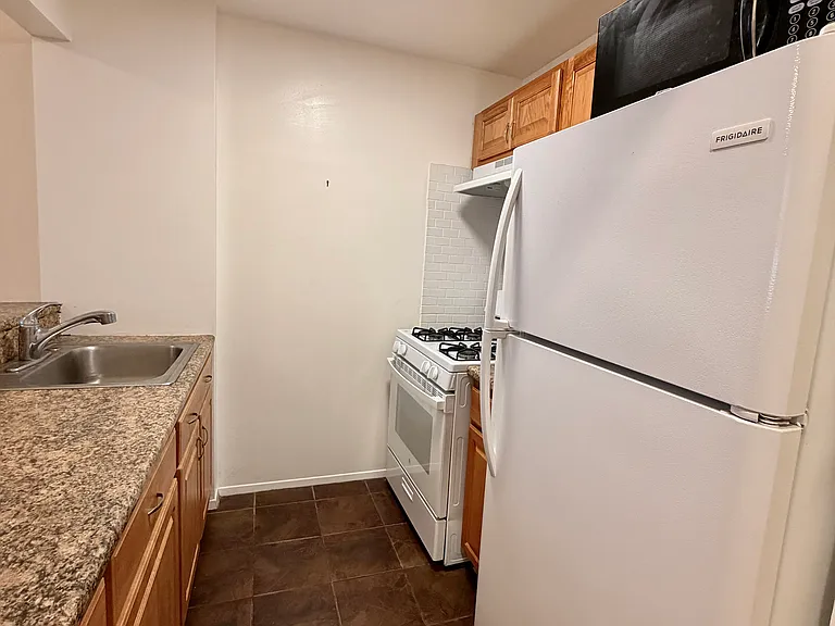 6120 Woodside Ave #2C — Photo 3