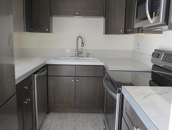 5th image of 1901 Indian River Blvd Unit 202
