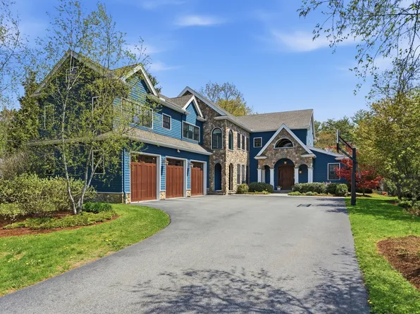 21 Fletcher Rd, Bedford, MA 01730