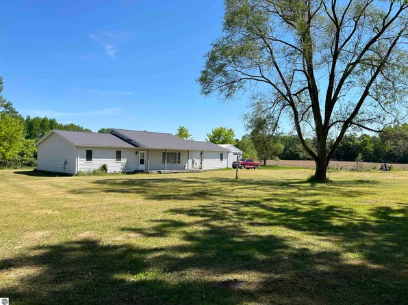 2600 W Schmeid Rd, Six Lakes, MI 48886