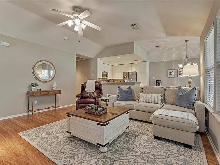 87 Woodlily Pl — Photo 2