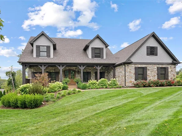 810 S Price Rd, Saint Louis, MO 63124