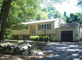 221 Edmond Dr, North Kingstown, RI 02852